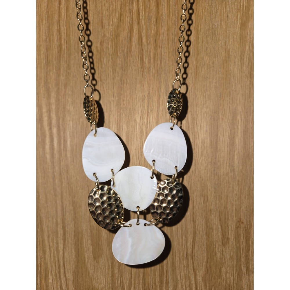 NIB Avon Mother of Pearl Hammered Gold Bib Necklace Earrings Gift Set Y2k NOS